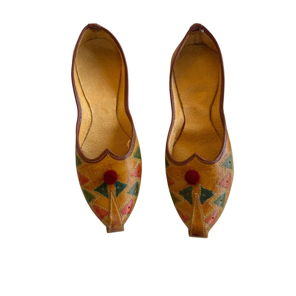 Handmade Pnjabi Jutti Khussa Leather Flats Adidas oles Pom Pom boho artistan